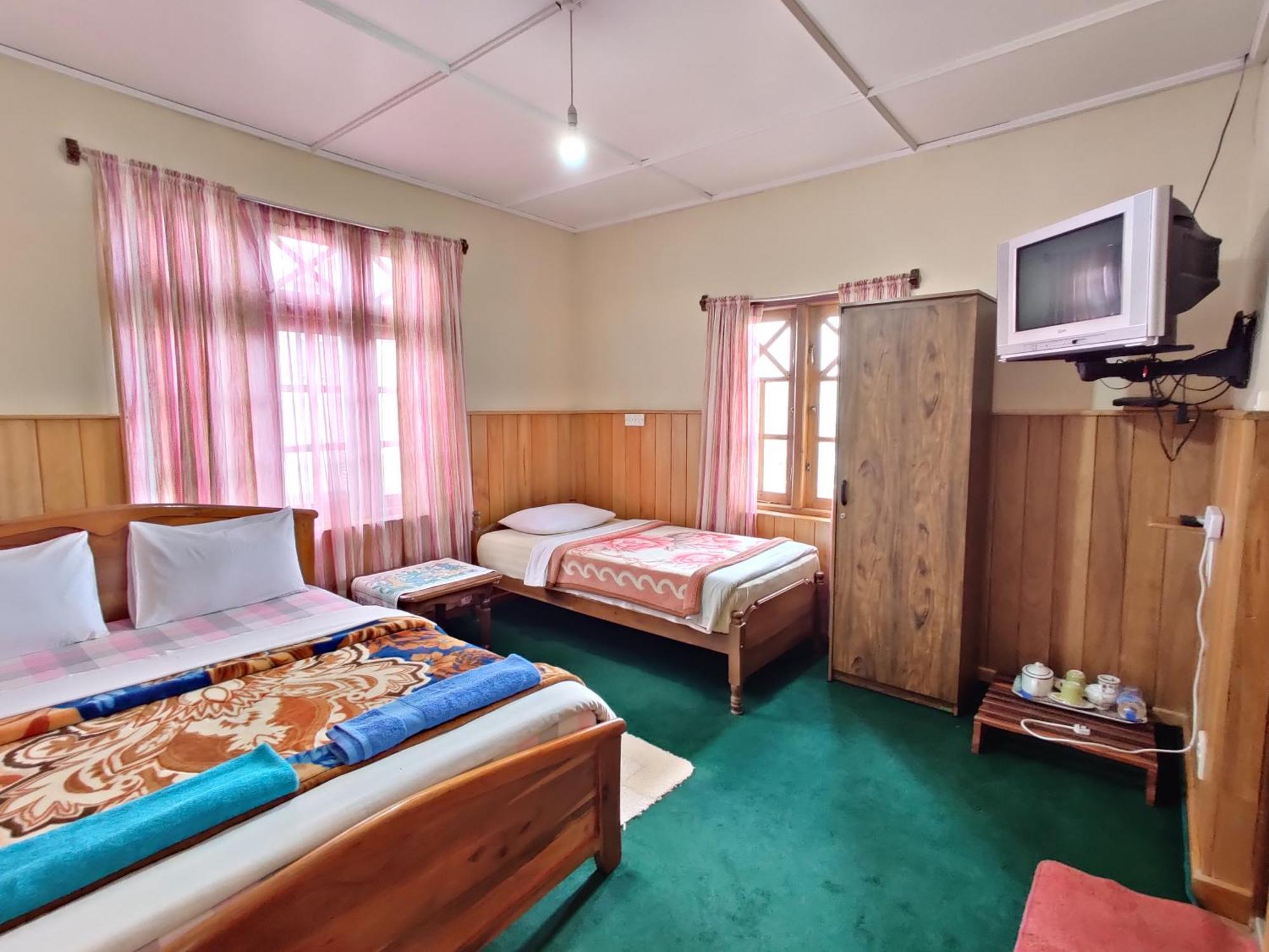 Carnation Rest Hotel Nuwara Eliya Exterior photo