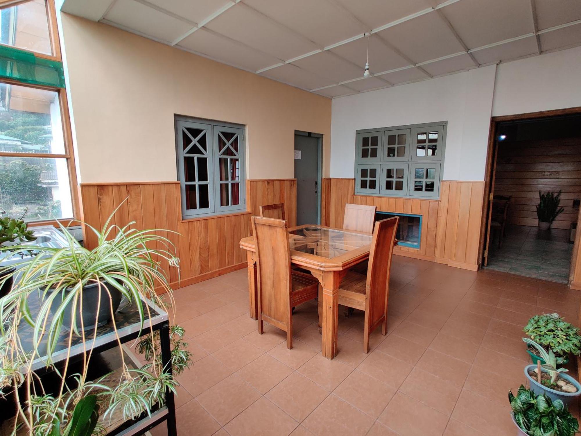 Carnation Rest Hotel Nuwara Eliya Exterior photo